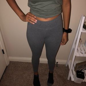 Comfy grey leggings.
